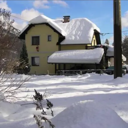 Ferienhaus Gozd Martuljek Waterfalls Holiday Chalet *